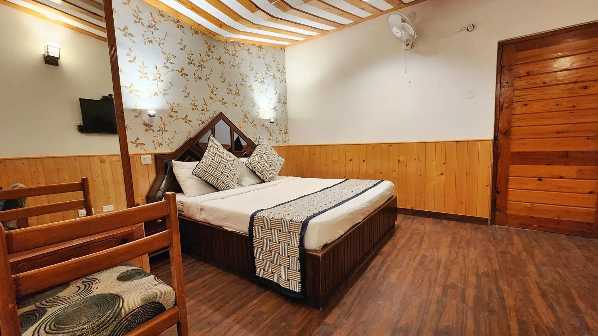 Hotel Pineview Shimla 3*,  India