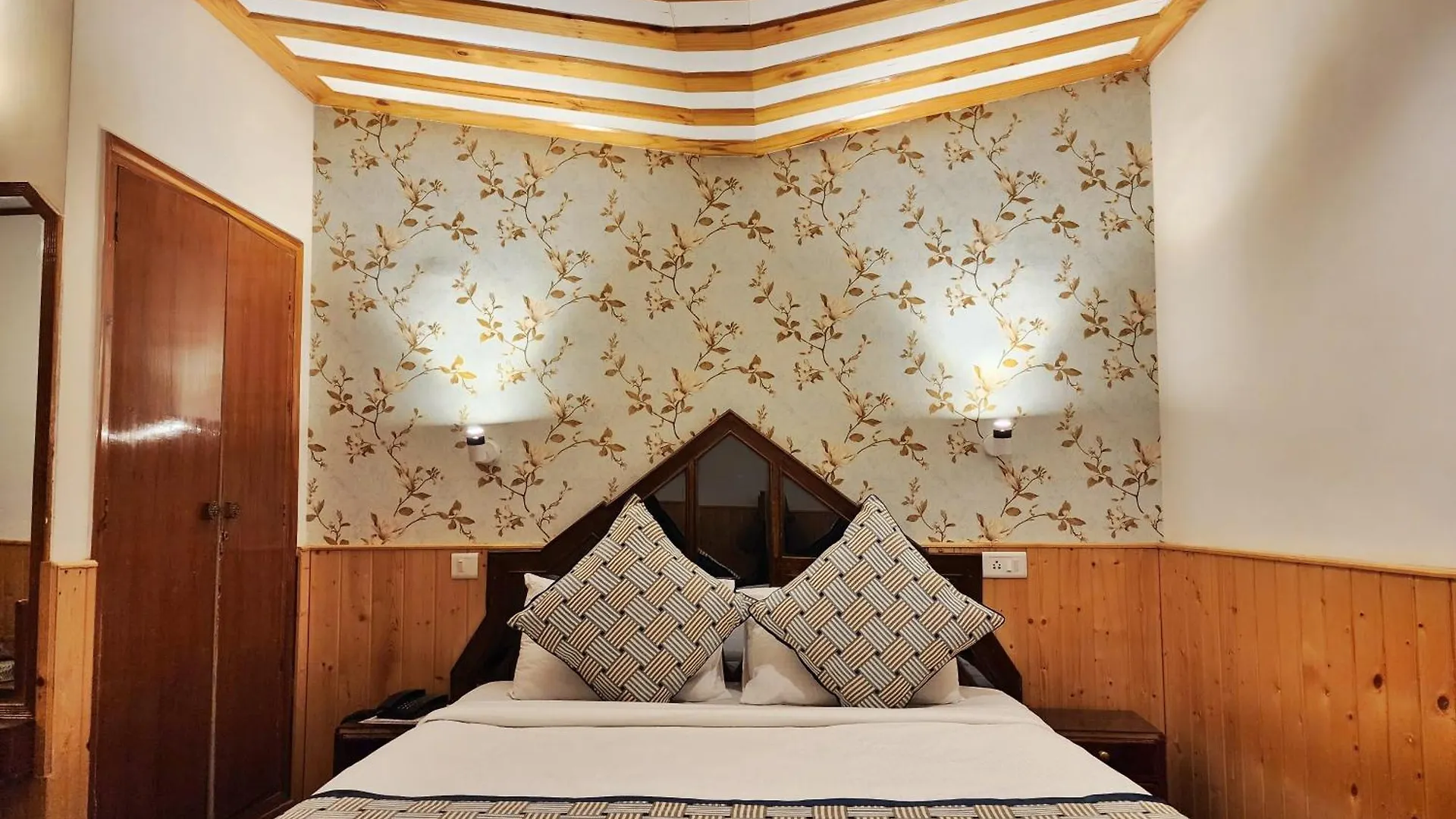 Hotel Pineview Shimla