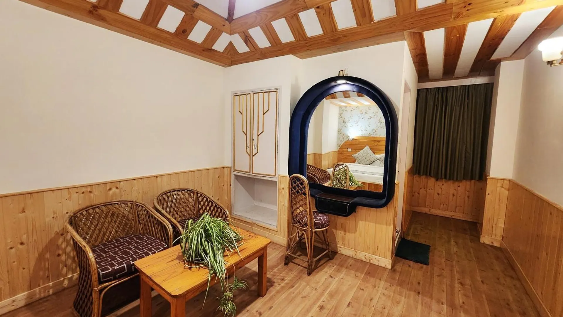 Hotel Pineview Shimla