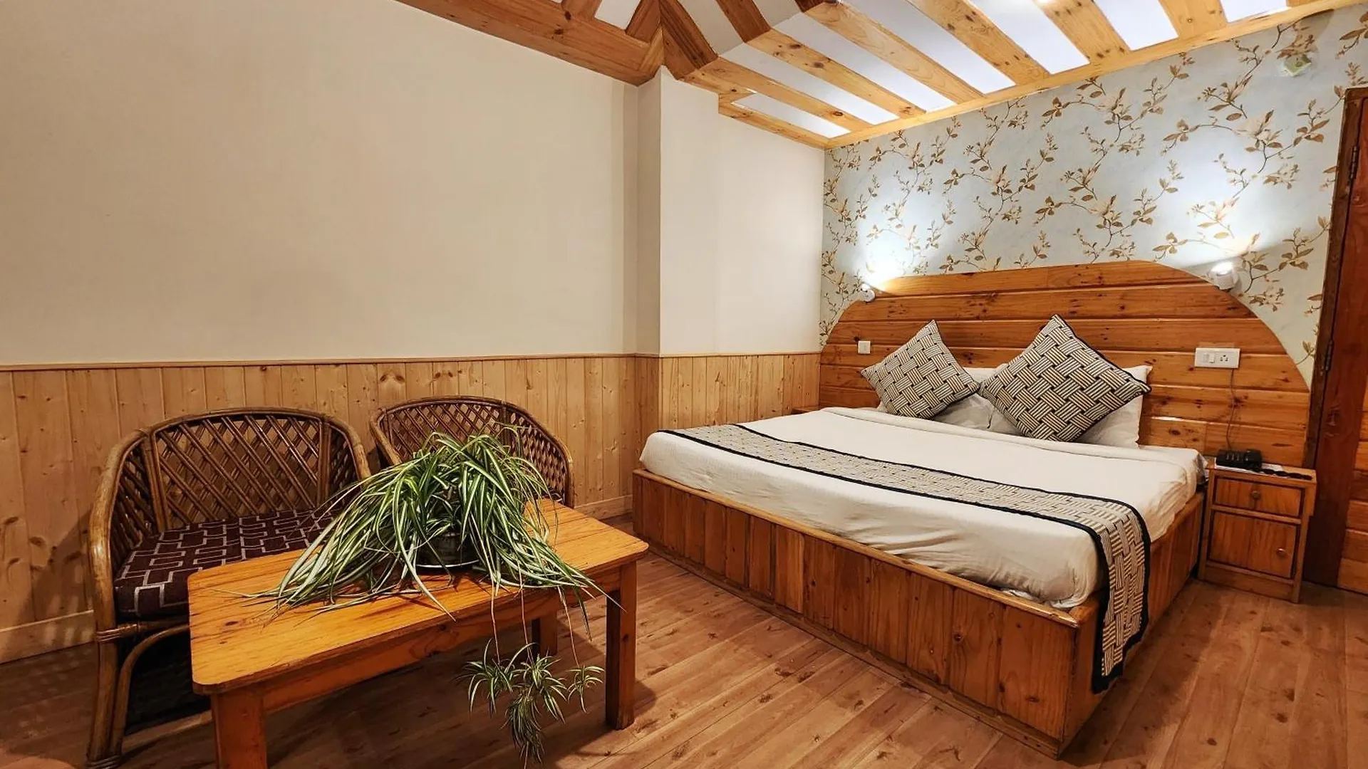 Hotel Pineview Shimla 3*,