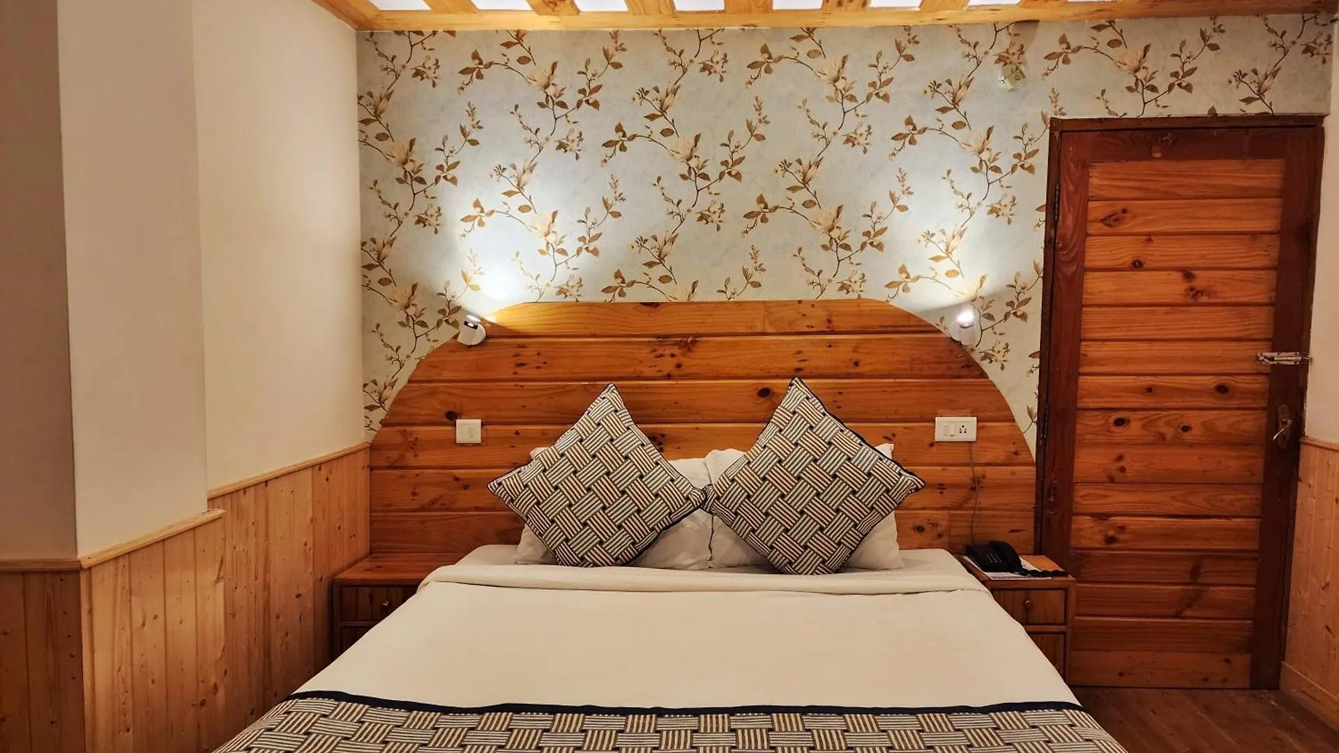Hotel Pineview Shimla